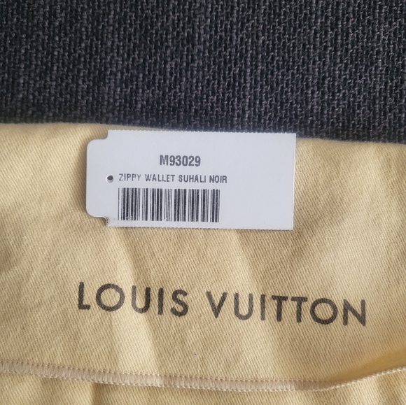 AUTHENTIC Louis Vuittin Suhali Zippy Wallet - Picture 2 of 10